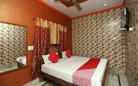 Oyo 18641 Hotel Rashmi