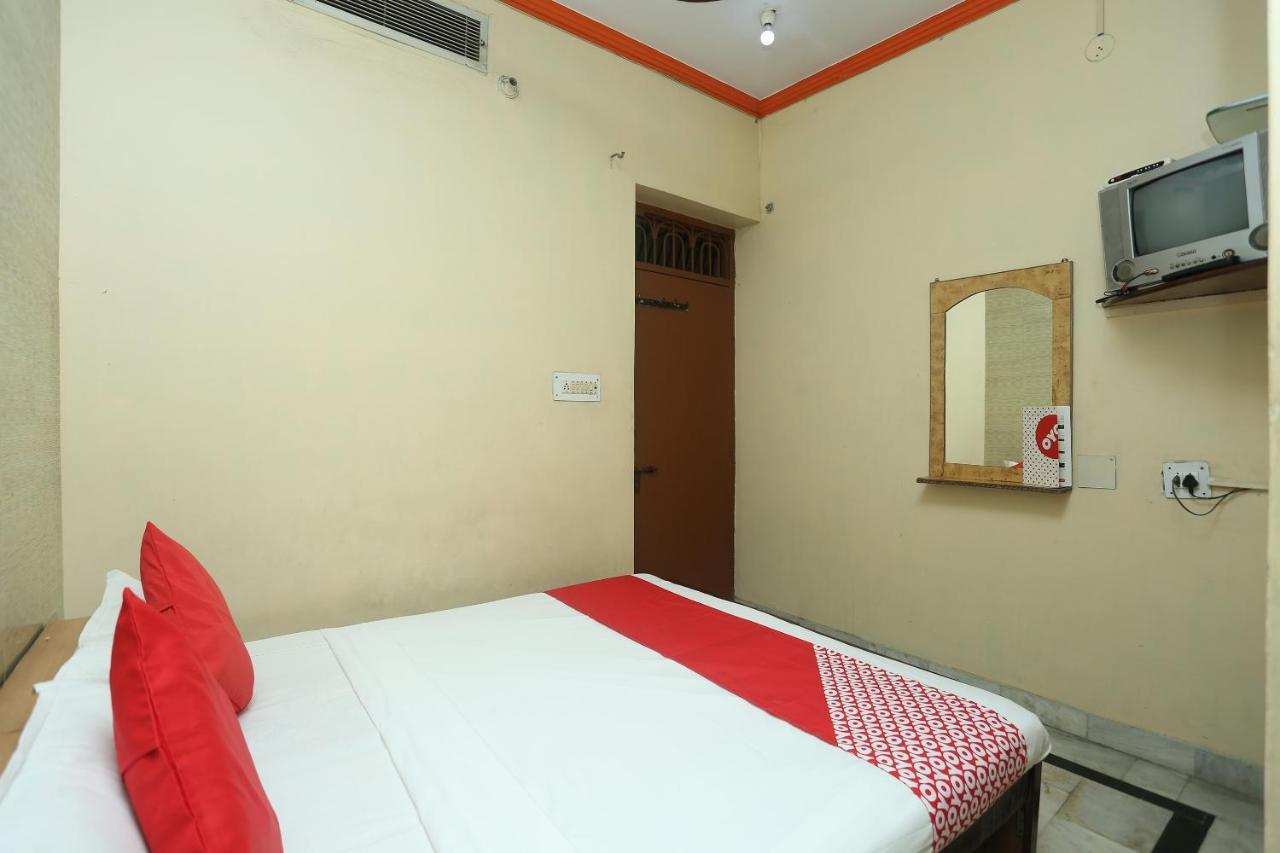 Oyo 18641 Hotel Rashmi Tājganj Dış mekan fotoğraf