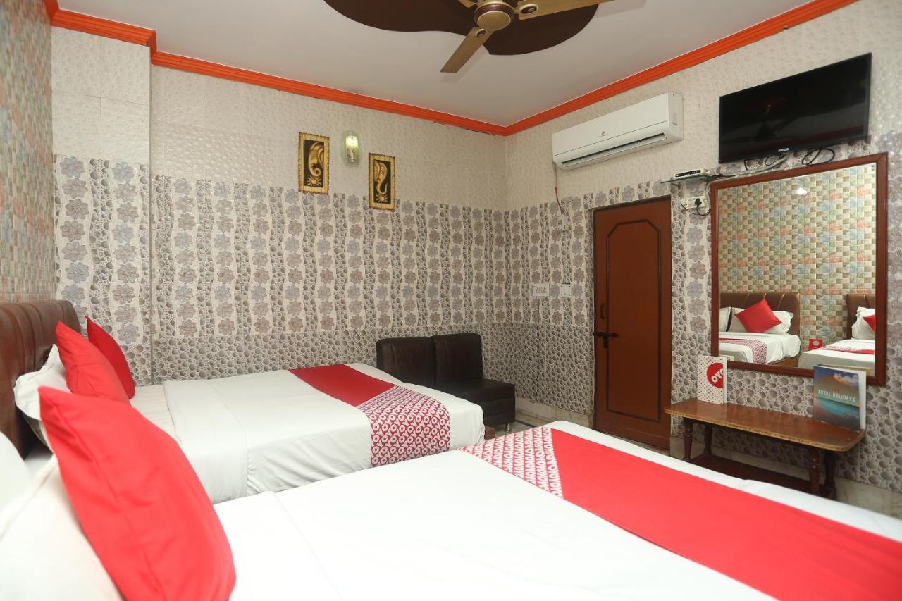 Oyo 18641 Hotel Rashmi Tājganj Dış mekan fotoğraf