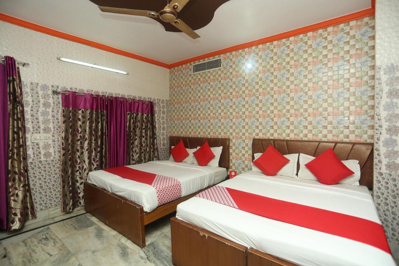 Oyo 18641 Hotel Rashmi Tājganj Dış mekan fotoğraf
