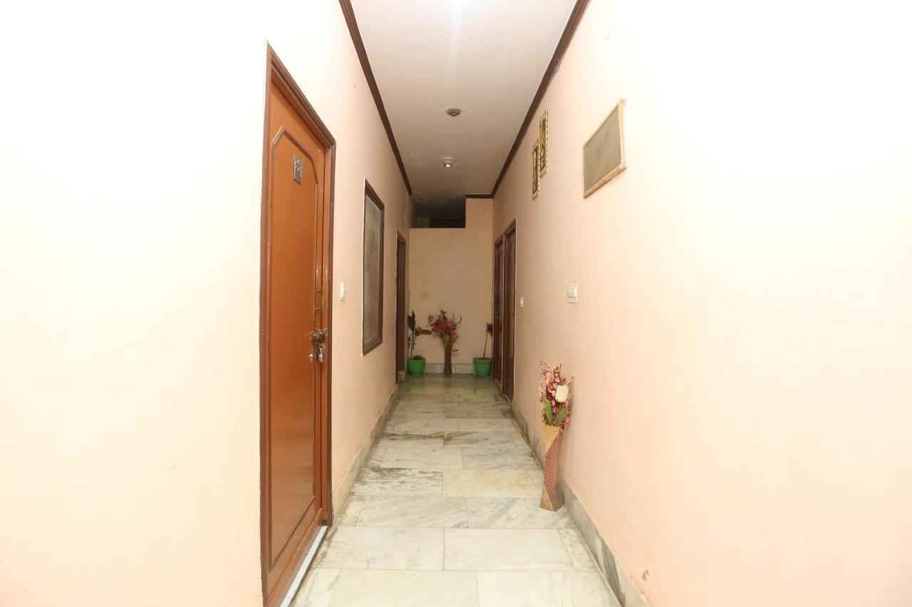 Oyo 18641 Hotel Rashmi Tājganj Dış mekan fotoğraf