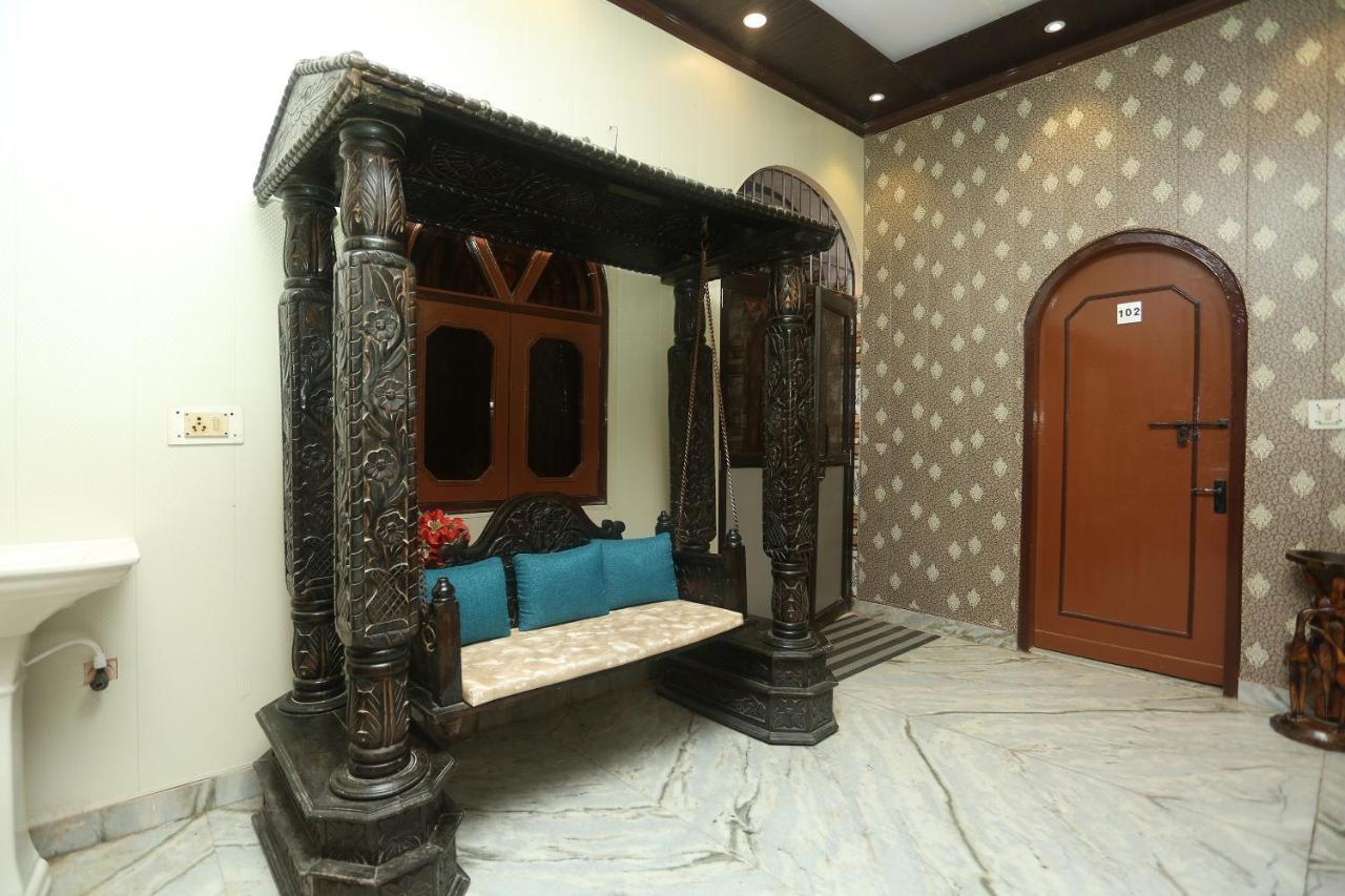 Oyo 18641 Hotel Rashmi Tājganj Dış mekan fotoğraf