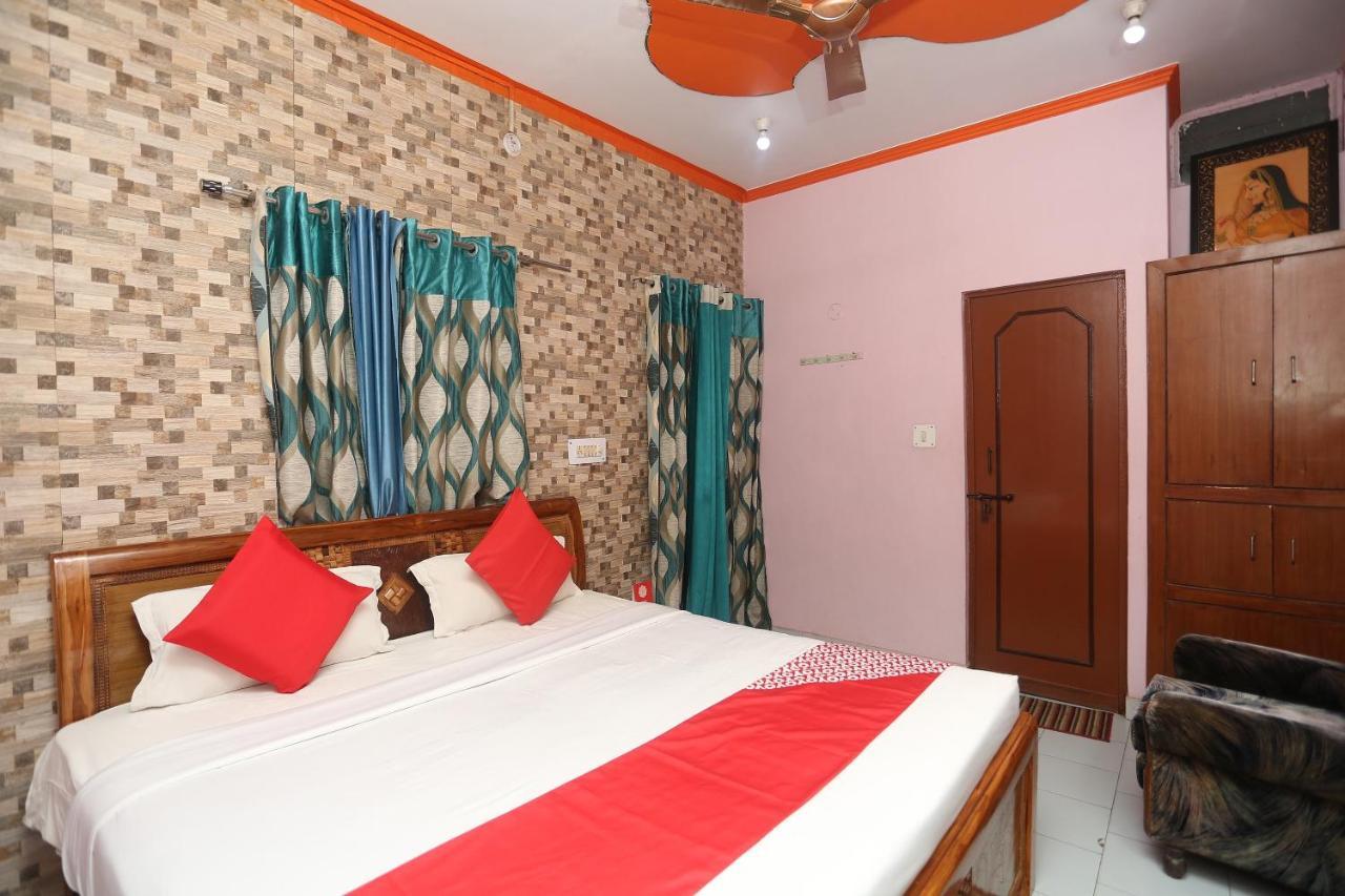 Oyo 18641 Hotel Rashmi Tājganj Dış mekan fotoğraf