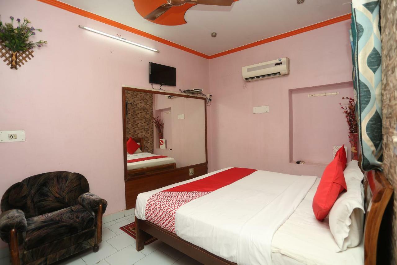 Oyo 18641 Hotel Rashmi Tājganj Dış mekan fotoğraf